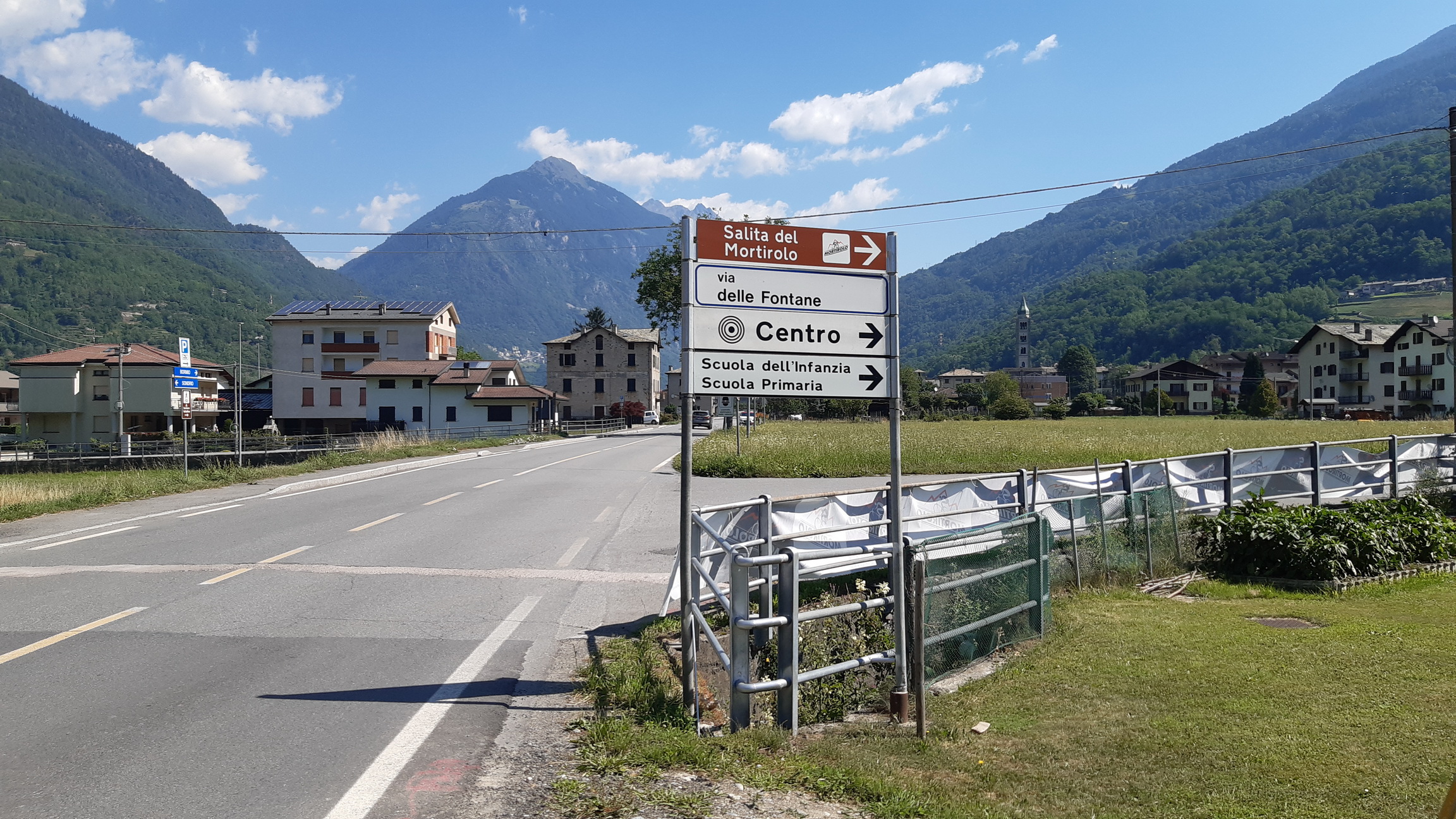 Mazzo di Valtellina a začiatok stúpania na Mortirolo Mazzo_di_Valtellina_a_začiatok_stúpania_na_Mortirolo