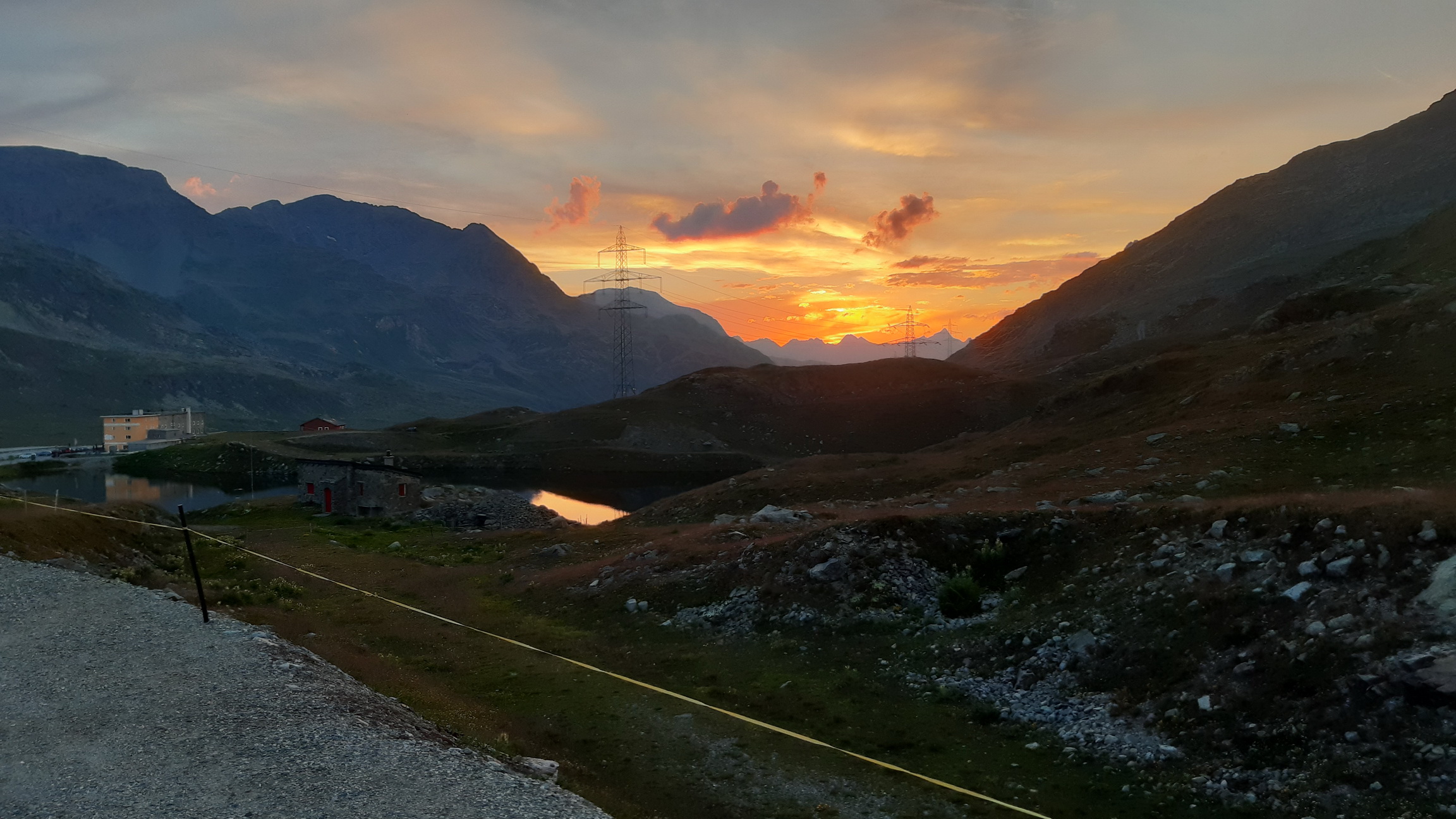 passo Bernina západ slnka 21:10, zjazd musím stihnúť za svetla passo_Bernina_západ_slnka_21:10,_zjazd_musím_stihnúť_za_svetla